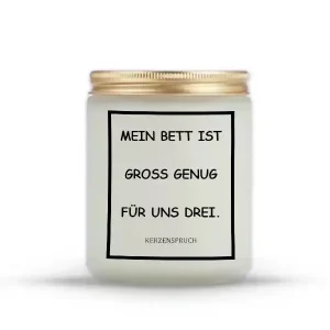 „MEIN BETT IST GROß GENUG FÜR UNS DREI.“